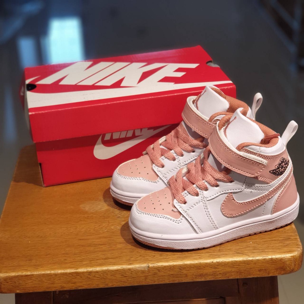Giày Thể Thao Nike Jordan Màu Trắng Đào Dễ Thương Cho Bé