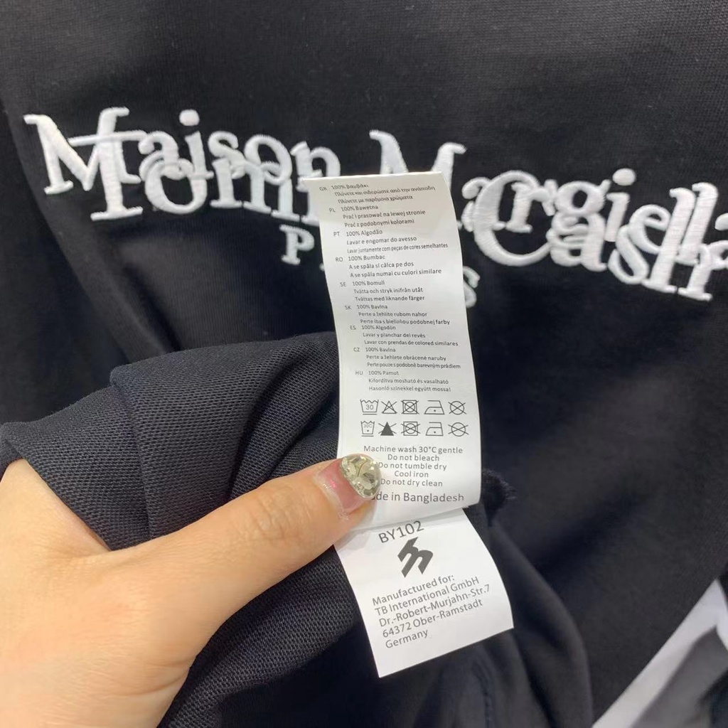 Áo thun tay ngắn màu đen form rộng trẻ trung Maison Margiela X Tommy MM6