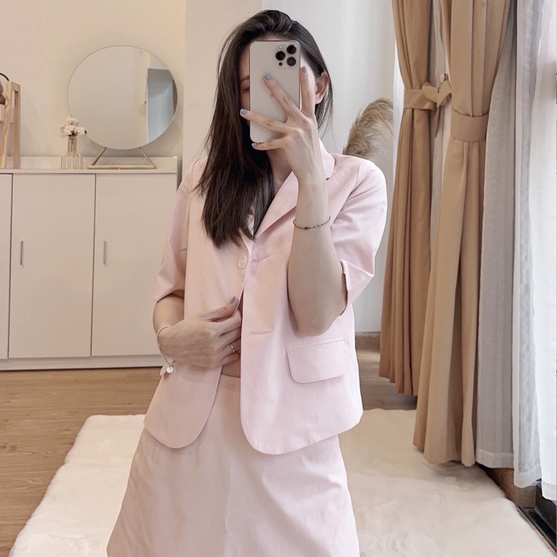 Blazer Huien thiết kế dáng lửng cộc màu hồng siêu hot, siêu xinh | BigBuy360 - bigbuy360.vn