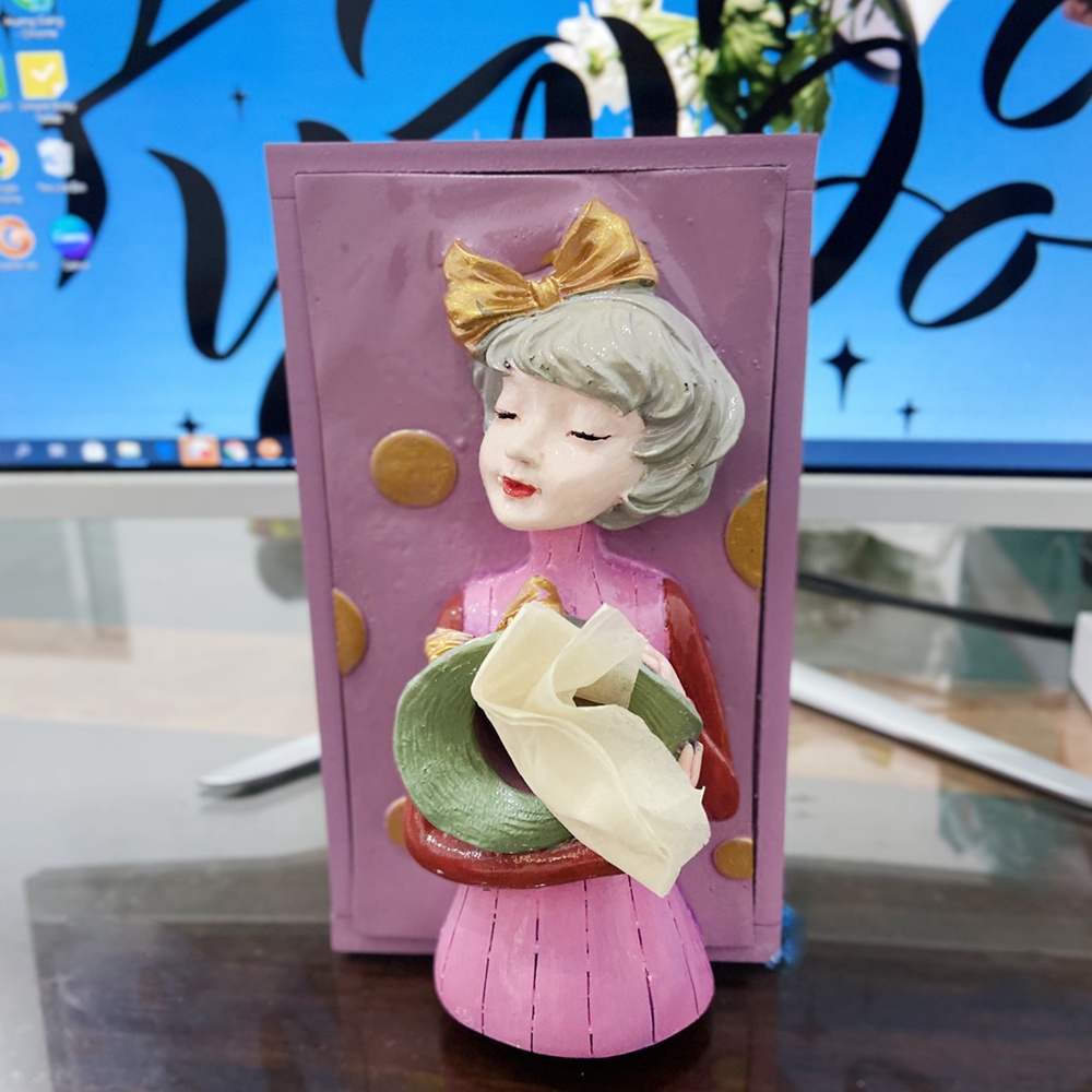 Tượng rút giấy decor quán ăn hình CÔ GÁI