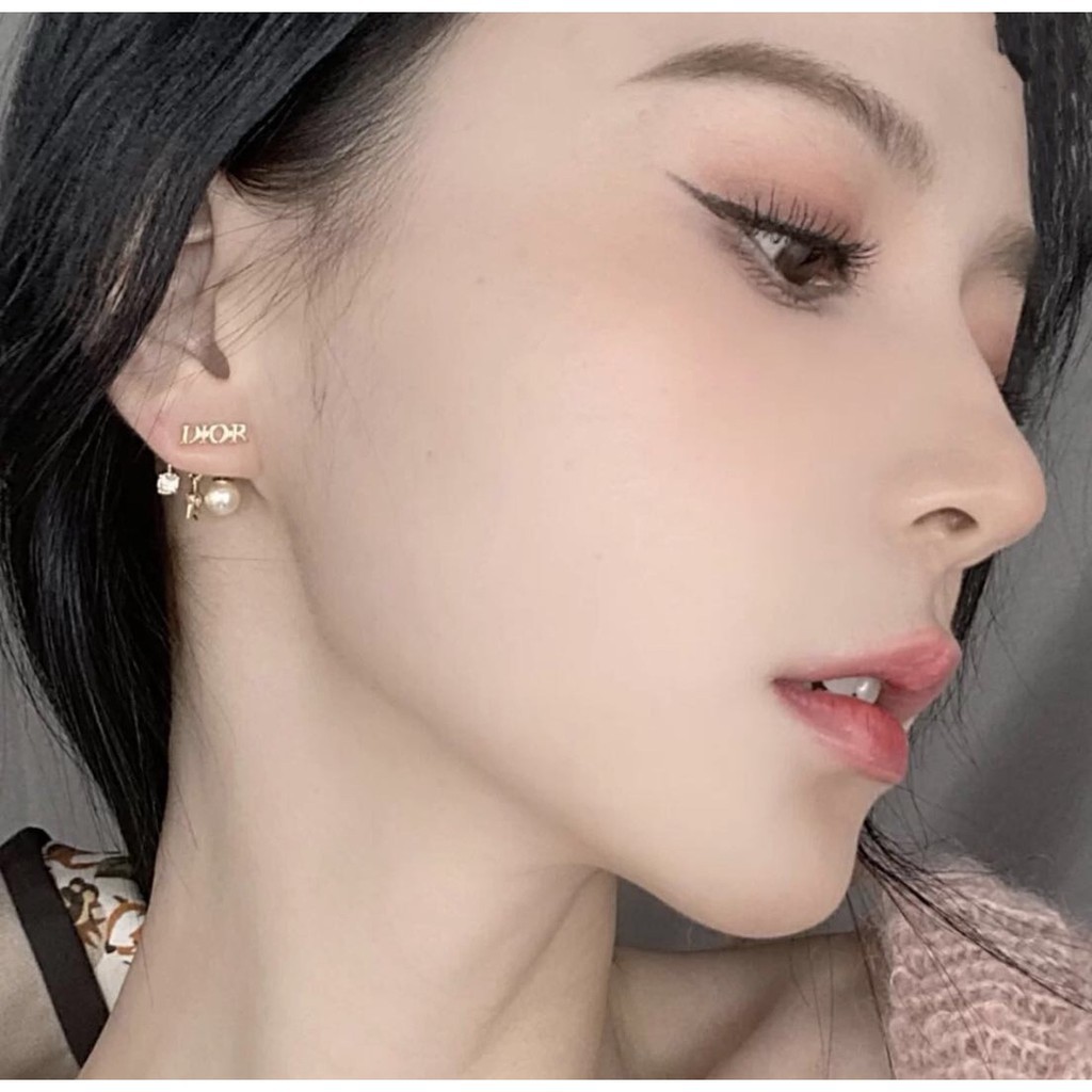 Khuyên tai nữ thiết kế DIOR thiết kế tinh xảo độc đáo thời trang