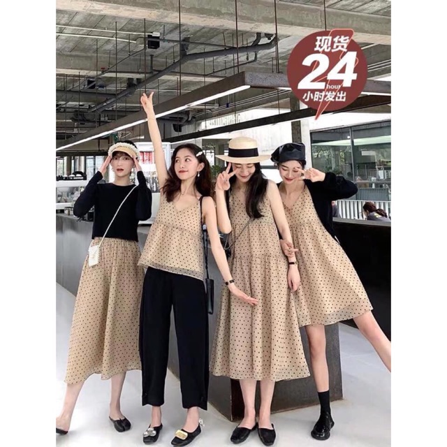 Váy hai dây chấm bi