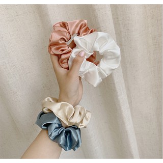 Cột tóc scrunchies lụa bóng sang chảnh