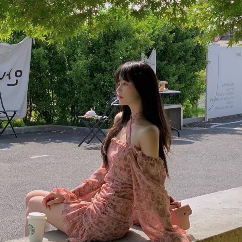 Đầm hoa nhí hồng cổ yếm váy nữ vintage bèo xếp ly đi chơi đi du lịch sang chảnh