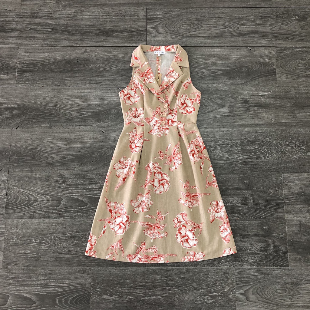Đầm WARE HOUSE cổ vest hoa 3 nút 2M