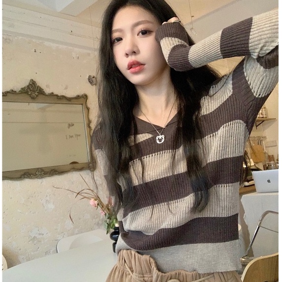 【ZHELIHANGFEI】Áo Sweater Tay Dài Cổ POLO Lưng Cao Form Rộng Họa Tiết Kẻ Sọc Hợp Thời Trang