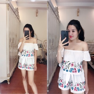 Set áo quần thêu hoa bershka. áo #350k. quần váy #370k