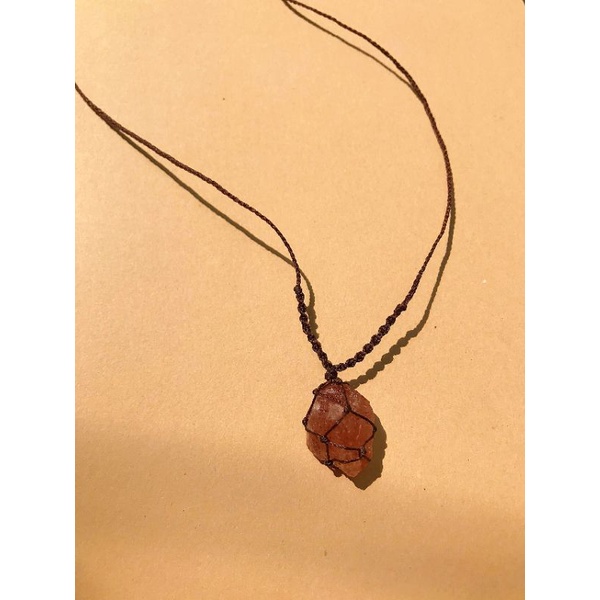 Vòng cổ macrame strawberry quartz thiết kế handmade