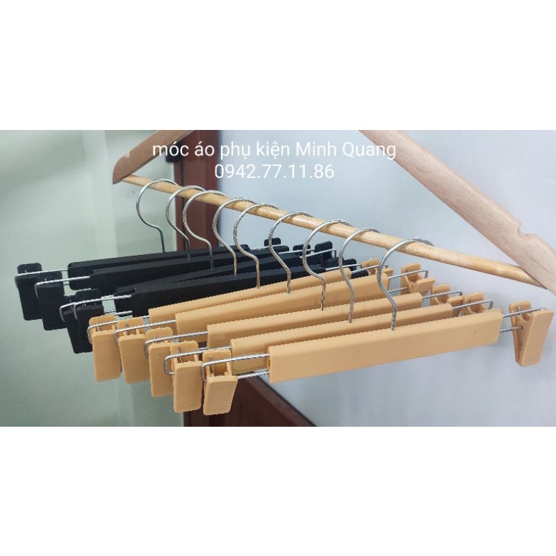 Móc treo quần áo.kẹp quần bằng nhựa màu vàng,giả gỗ,thay đổi kích thước,đầu móc xoay