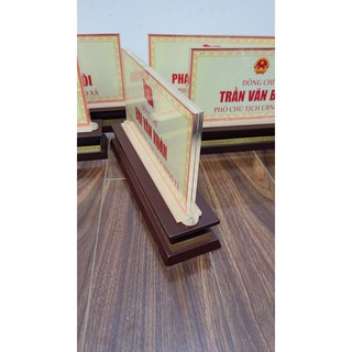Biển Chức Danh Mica Đế Gỗ 3 Cấp (16x24cm)