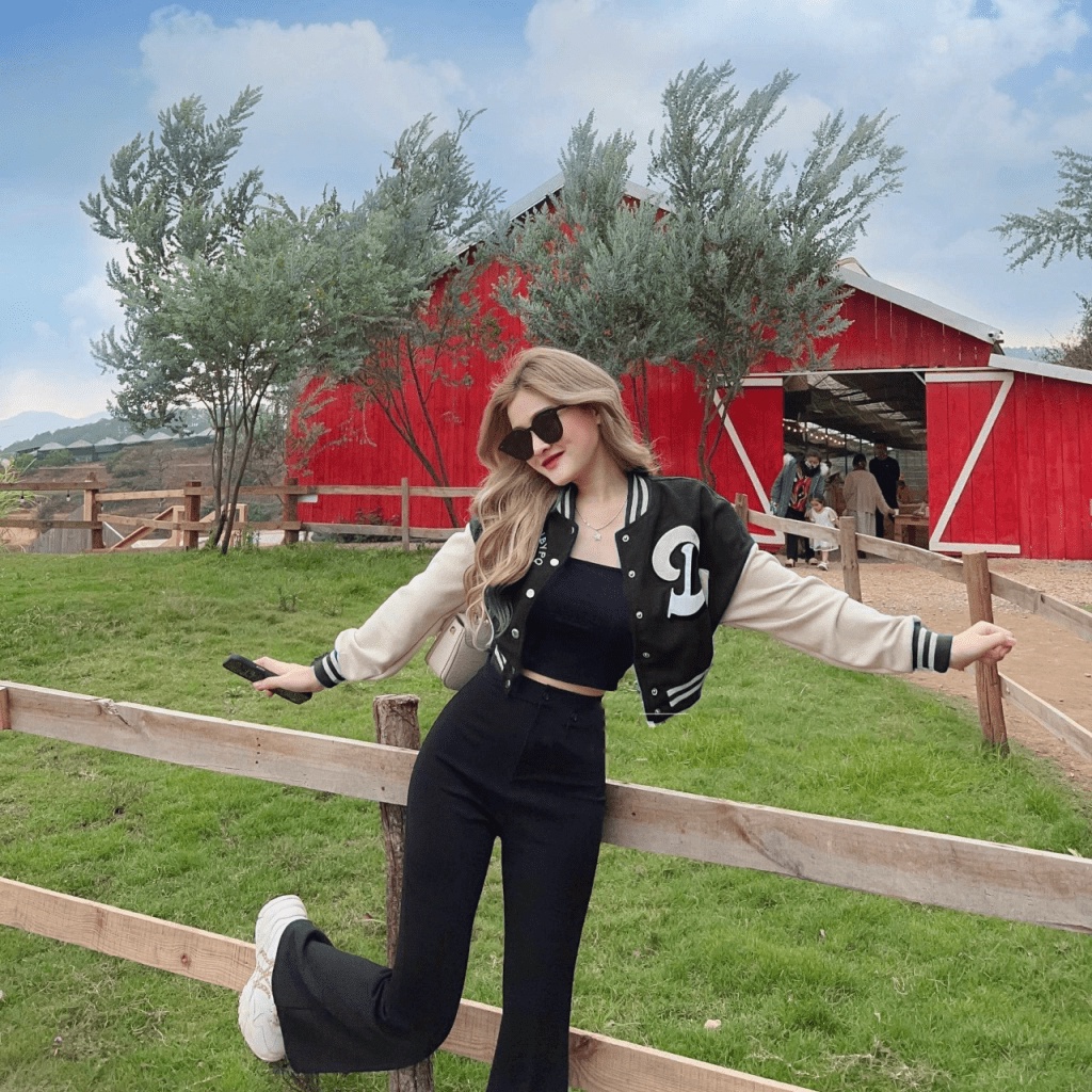 Áo Khoác Nỉ Nữ Croptop Chữ D Chất Pe Mềm Mát Mặc Đẹp Che Nắng Chắn Gió Đi Chơi Thoải Mái