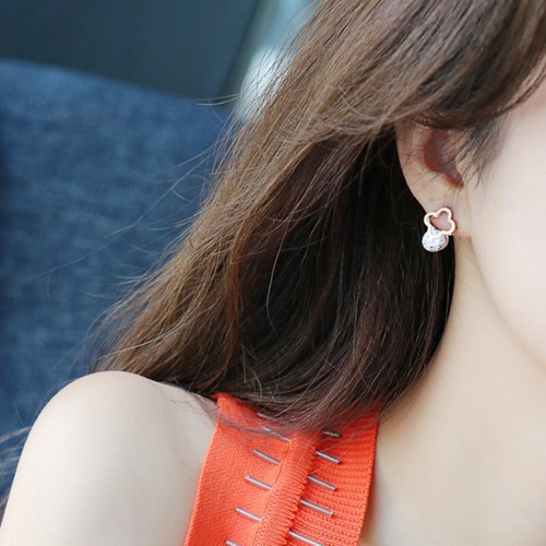 Bông Tai Cỏ 4 Lá Kẹp 1 Viên Đá Nhân Tạo Titan Ko Đen TT 3300