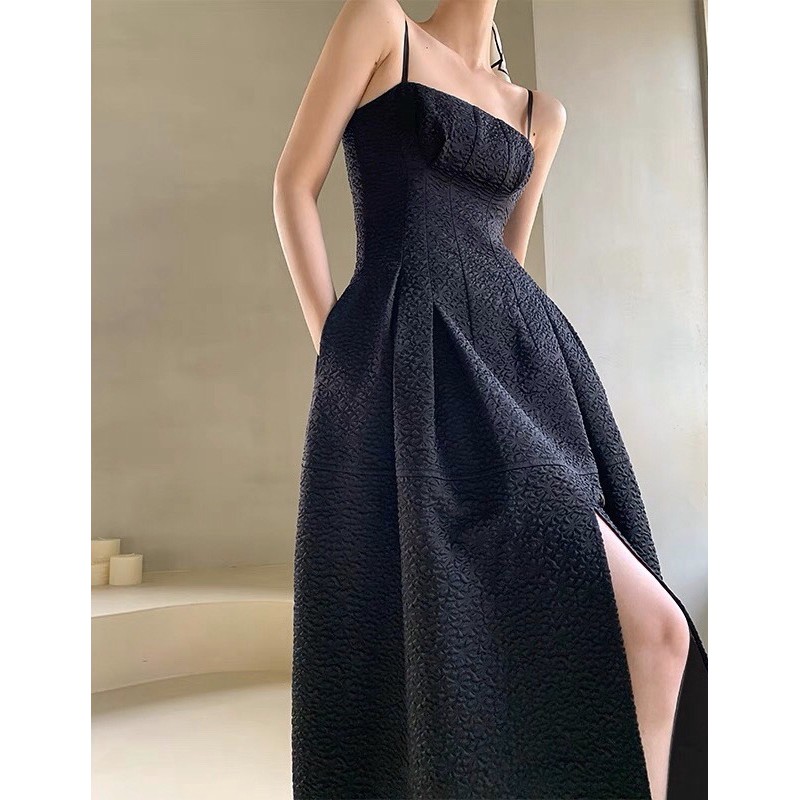 LICI STUDIO - 𝐒𝐞𝐥𝐞𝐧𝐚 𝐃𝐫𝐞𝐬𝐬 - Váy 2 dây xòe xẻ tà