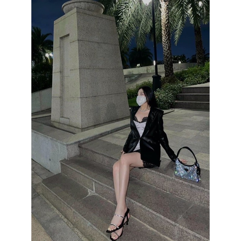 Túi kẹp nách prada size23cm fullbox đá sáng đẹp chẩn auth