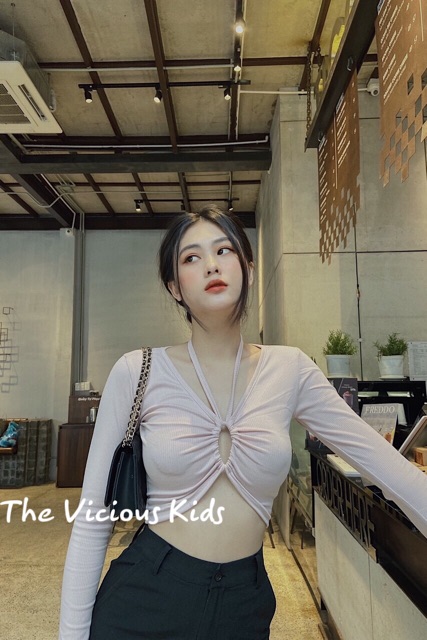 KHOEN NGỰC TAY DÀI