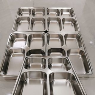 Khay ăn cơm inox 4 ngăn sâu lòng.