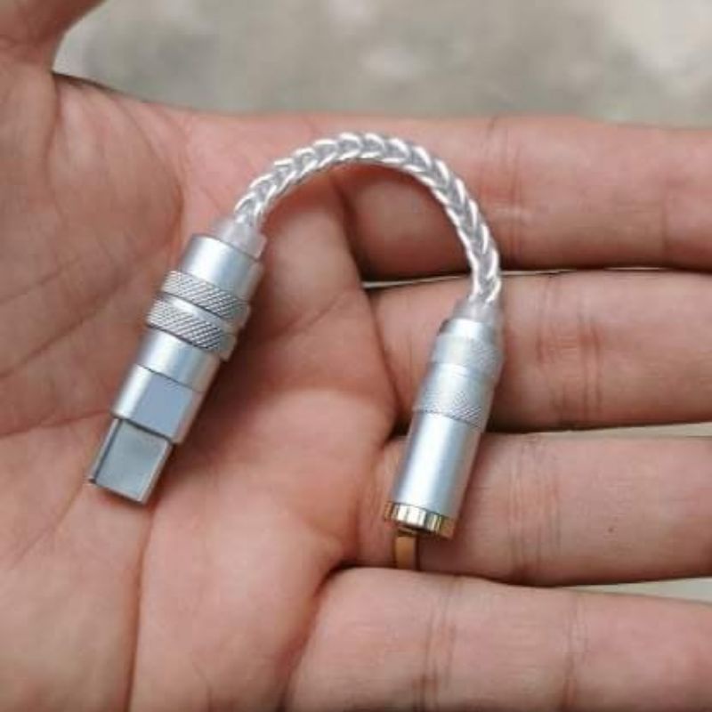 Cáp chuyển usb C ra 3.5mm cho tai nghe.