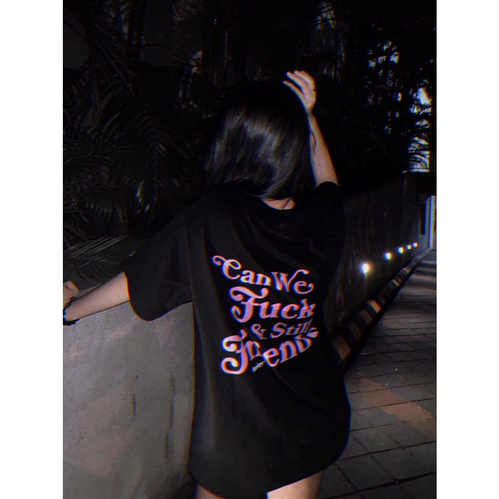 Áo chữ Can we fuk and still be friends mặc phong cách trẻ trung, nam nữ mặc form cực đẹp