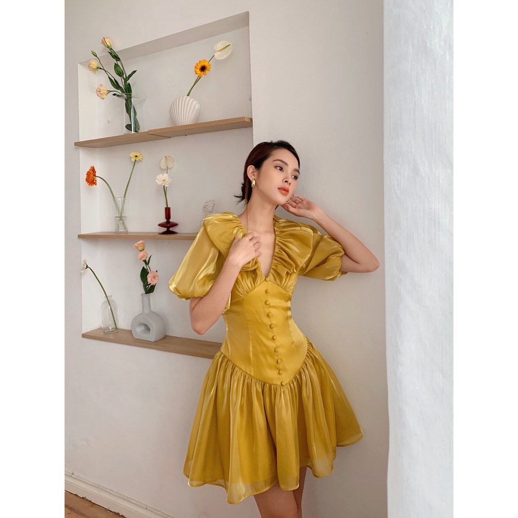 [Mã WABRWA15 giảm 15% đơn 300K] MOLLYNISTA- Đầm Emilia vàng cổ nhúm bèo phồng 10 nút