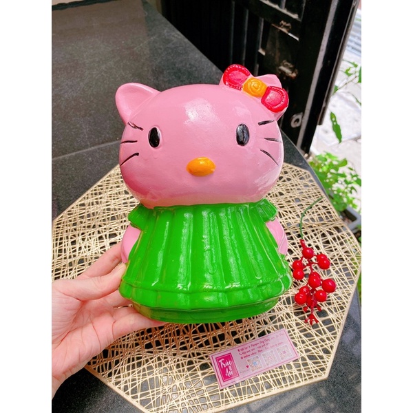(23x16x18cm) Heo đất Kitty mặc đầm, sơn bóng và vẽ tay sắc nét. Hàng có sẵn ship hỏa tốc HCM