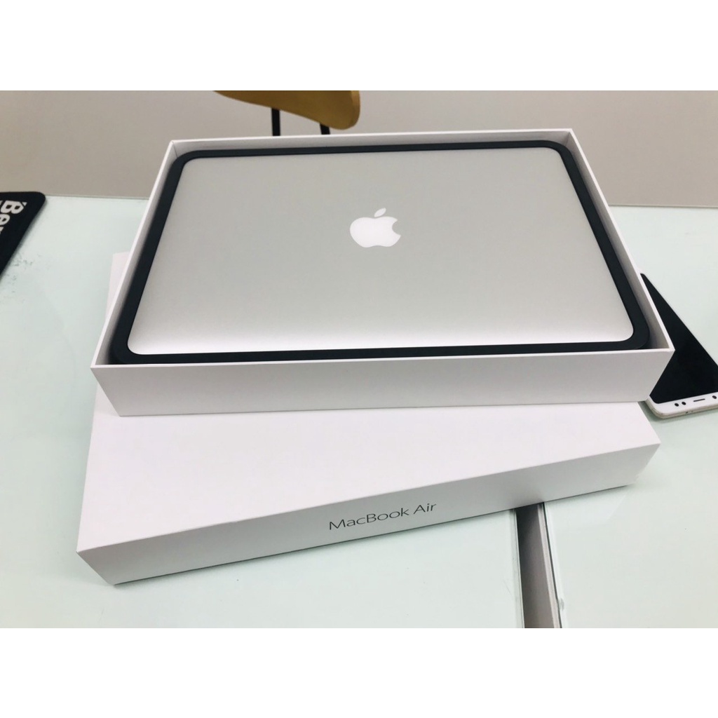 Macbok air 2017 13inch SSD 256GB RAM 8GB- new 99%
