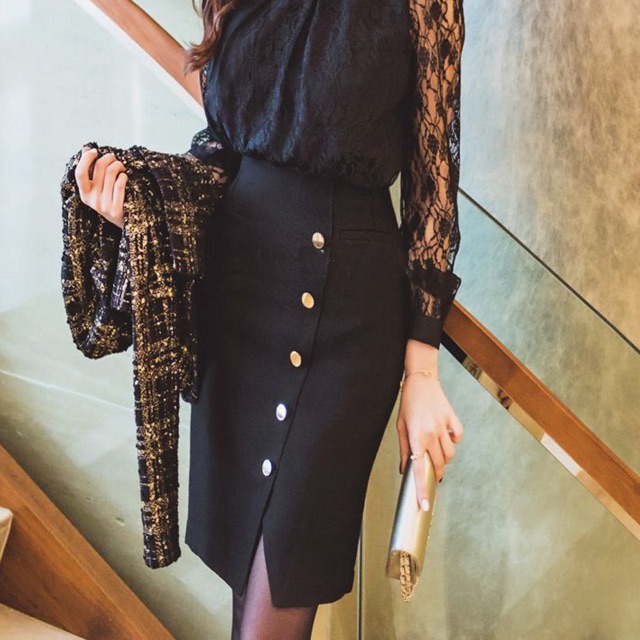 CHÂN VÁY ÔM BÚT CHÌ XẺ LAI PHỐI NÚT