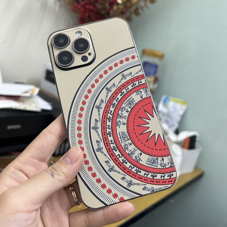Miếng dán giả da nâu trống đồng đỏ dành cho Androi và Iphone 5/5s -14promx