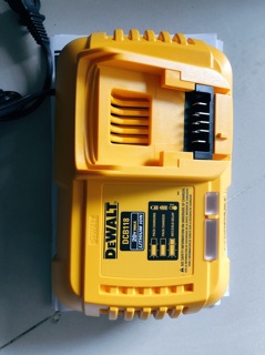 Xạc pin dewalt 118 mỹ 120v