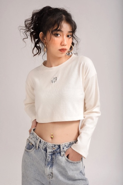 Áo croptop logo nhỏ thêu nổi
