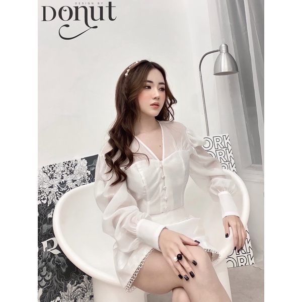 Set áo trắng phối voan tơ phối chân váy đen viền