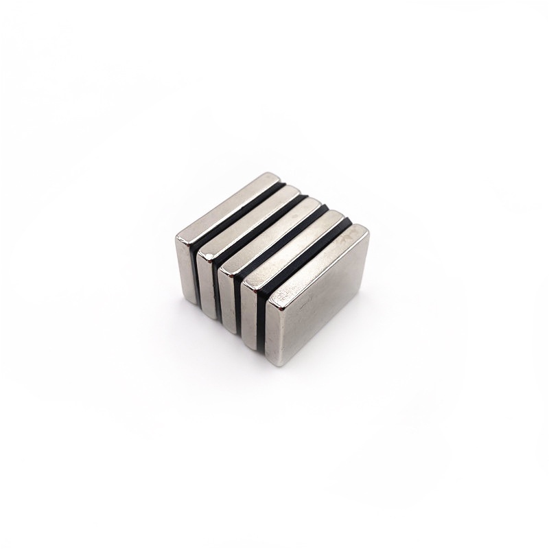 Nam châm đất hiếm 30x20x5mm siêu từ tính N42 giá 1 viên
