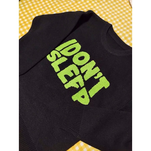 Áo len unisex hoạ tiết chữ thêu nổi