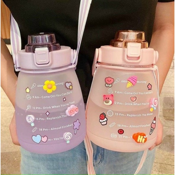 Bình Đựng Nước Uống dễ thương Có Ống hút 1,2 Lít Kèm Dây (Có Tặng Kèm Sticker 2D)