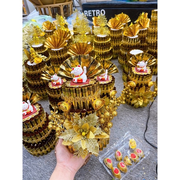 THÁP TIỀN MÈO THẦN TÀI VẪY TAY