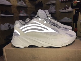 <<<Sale>>>Giày Sneaker YZ Boost 700  Full Box, Phụ kiện