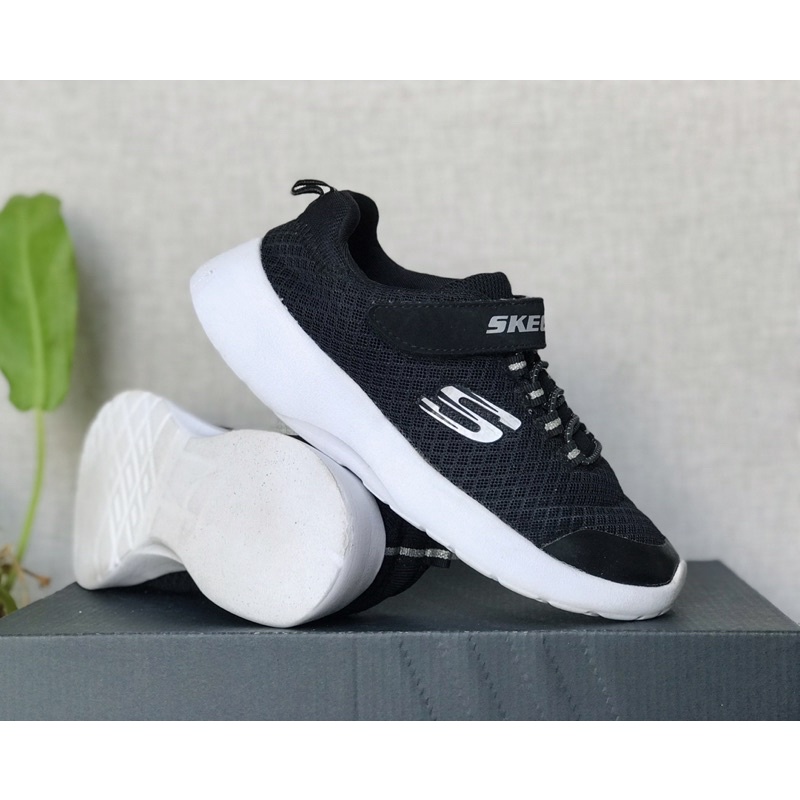 Giày Skechers quai dán