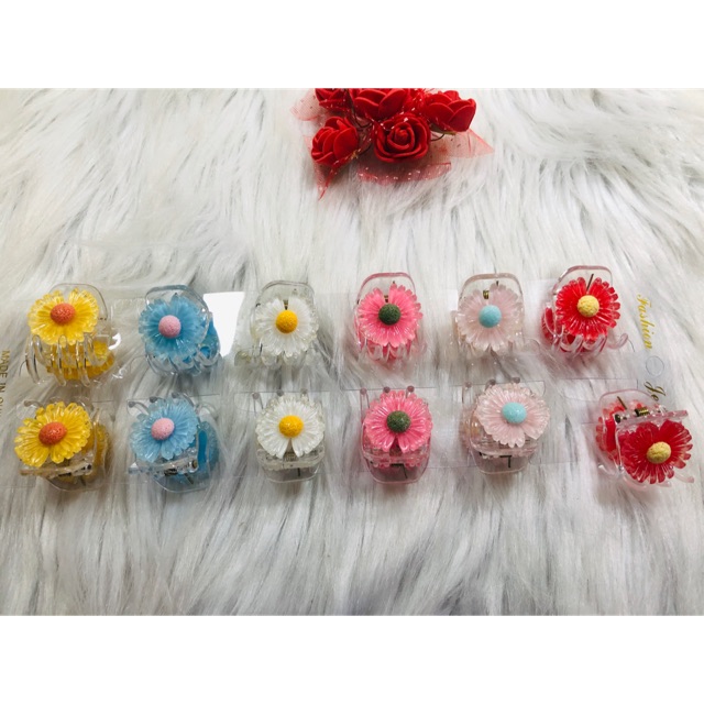 Gắp tóc 5 răng hoa cúc. KT 3,5 x 4cm