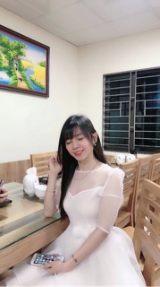 Combo áo khoác dạ + váy trắng
