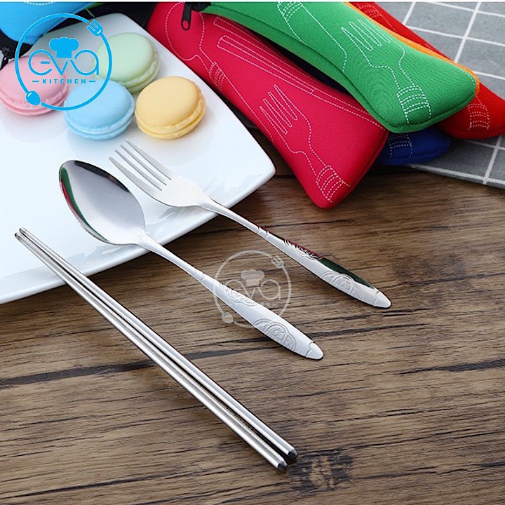 Bộ Muỗng Đũa Nĩa Inox Dùng Bữa Kèm Túi Vải Đựng Sắc Màu