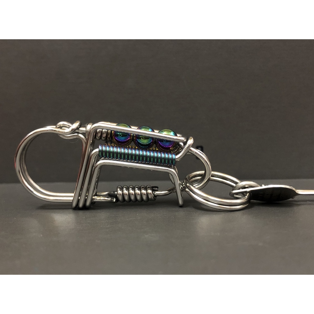 Móc khóa inox thủ công phối titan
