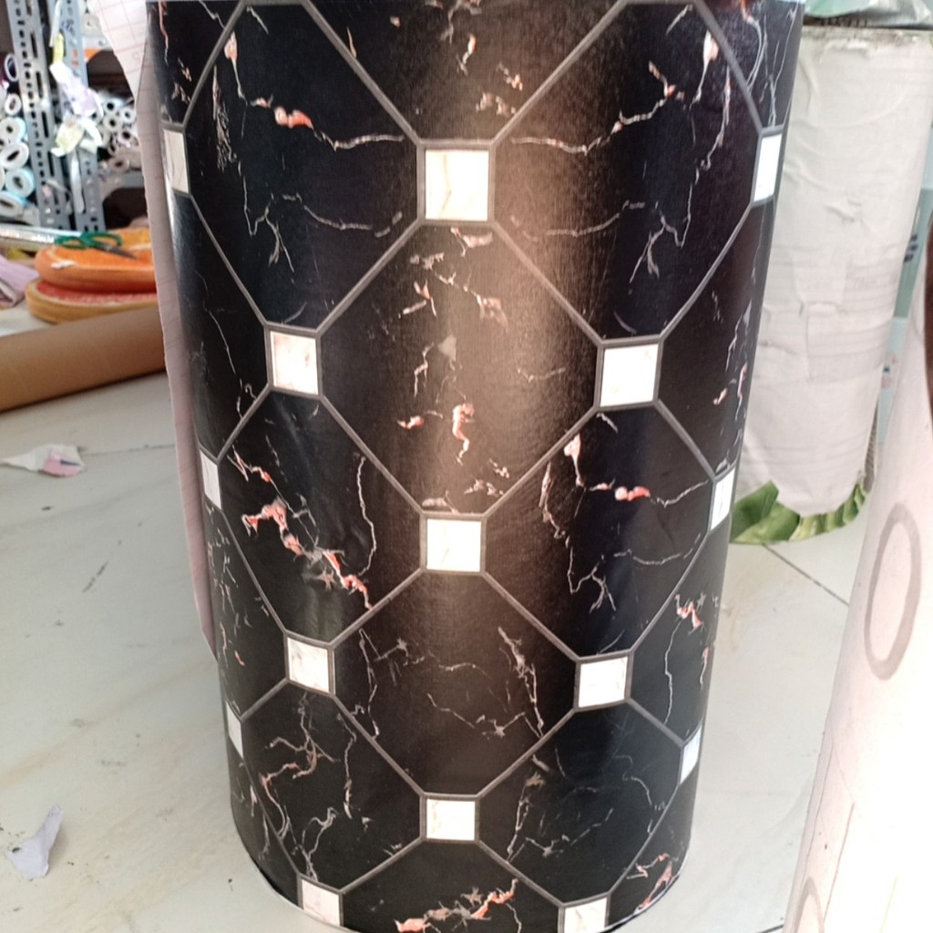 Decal giấy dán tường đá đen kẻ chéo khổ 45cm keo sẵn