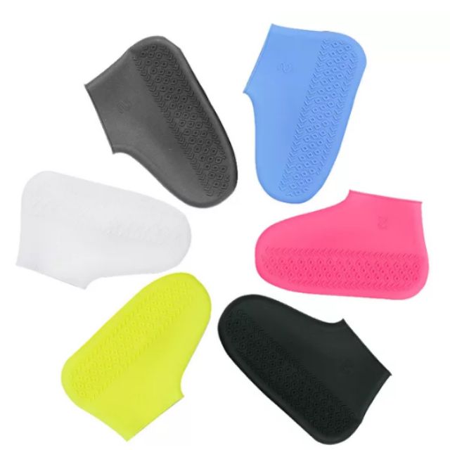 Bọc giày silicon chống trơn trượt trời mưa. Bọc nhỏ gọn tiện mang theo bất cứ lúc nào. Cần thiết cho mùa mưa...........