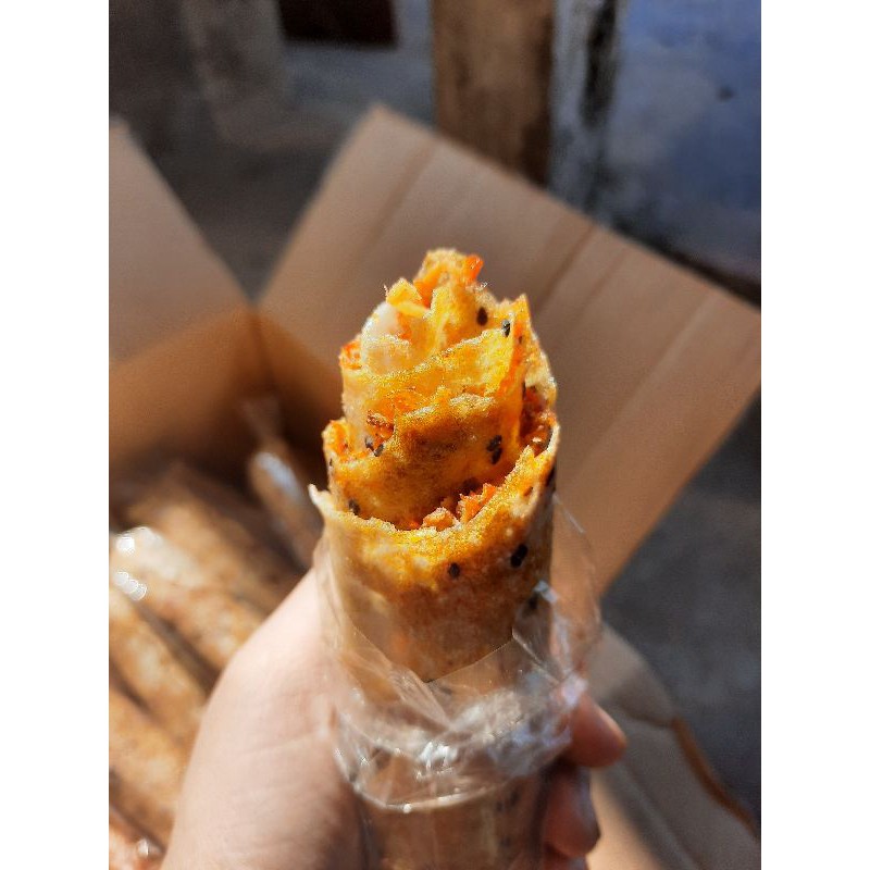 Bánh tráng nướng mắm tép cuộn chà bông