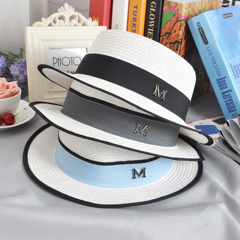 Lovely and cute white wide-brimmed sedge hat for women