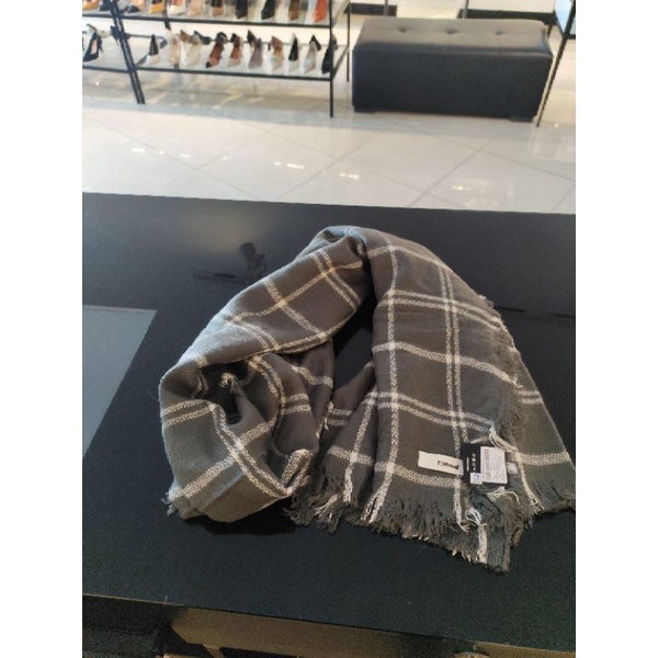 Khăn choàng Format