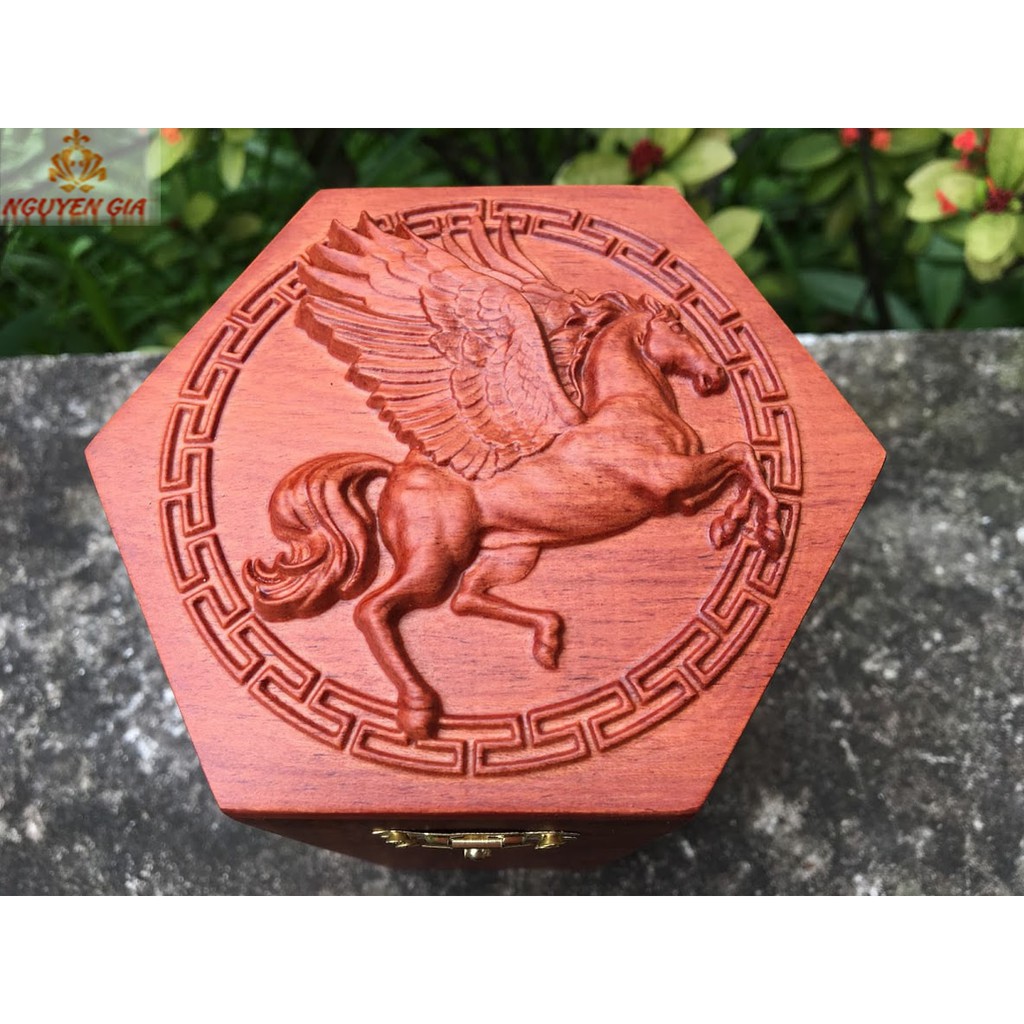 Hộp đựng trà mẫu ngựa thần Pegasus gỗ Hương