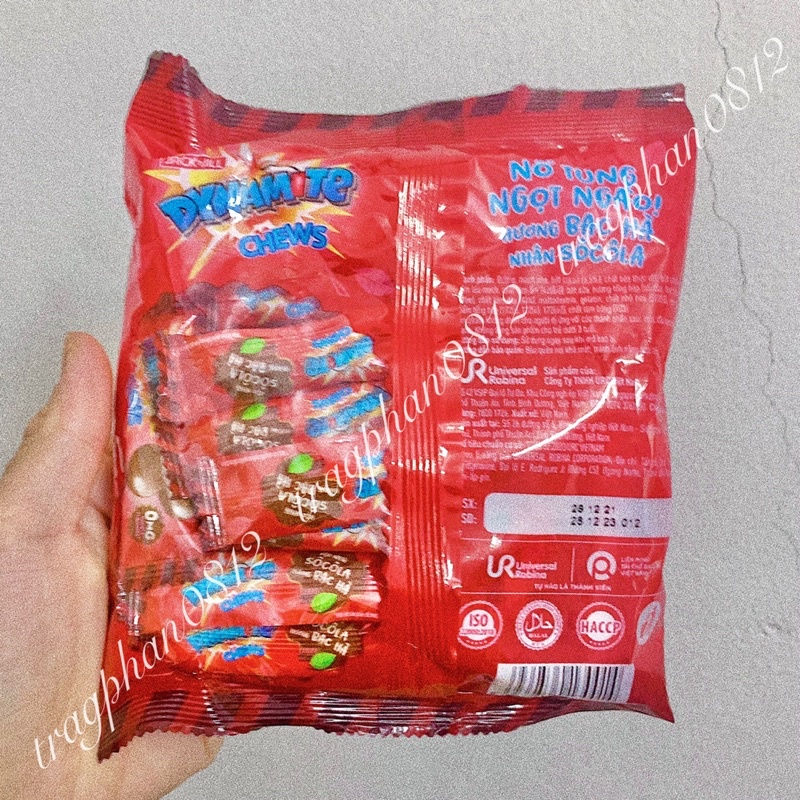 Kẹo Dynamite 3 viên kẹo nhai socola hương bạc hà (gói 125g)