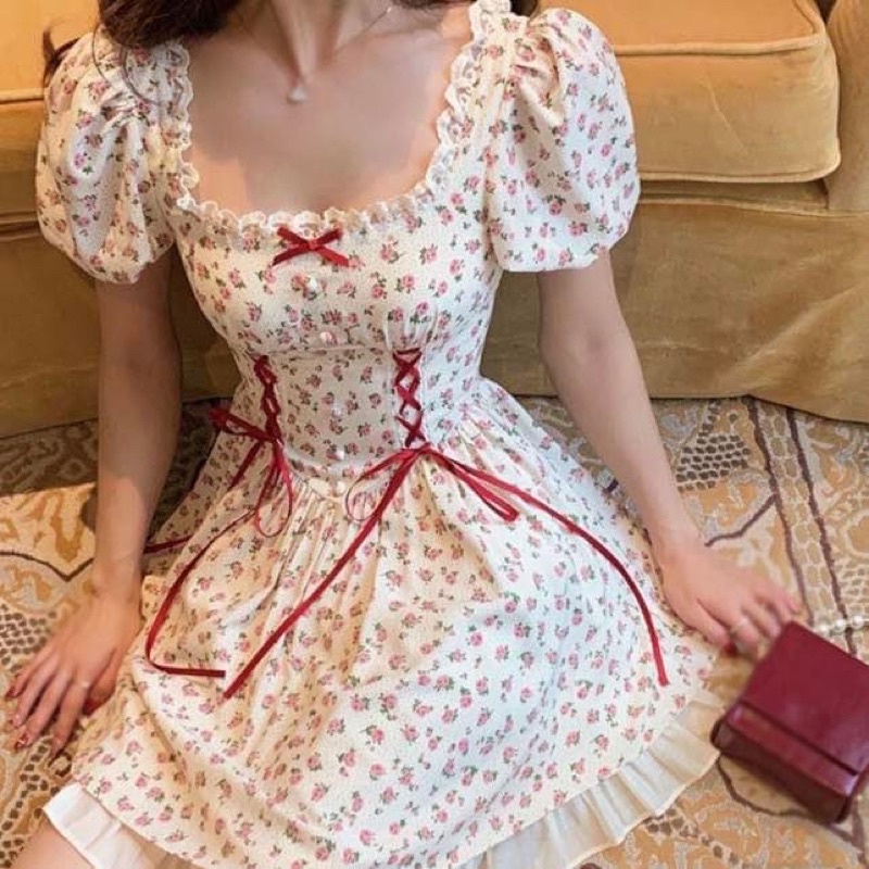 Đầm kiểu ngắn nữ cổ vuông tay ngắn phồng retro phối ren bèo dây rút eo hoa nhí - Order taobao quảng châu