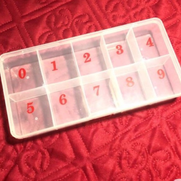 Hộp đựng móng giả( 10 ô )