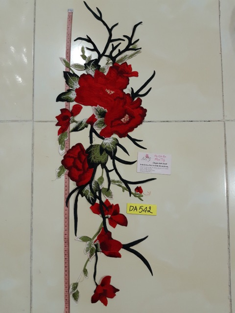 Hoa rơi 4 màu(khách kéo hình qua xem mẫu rõ hơn nhé)